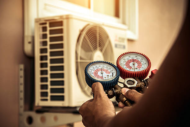 Professional Hvac technician working in Akron, OH